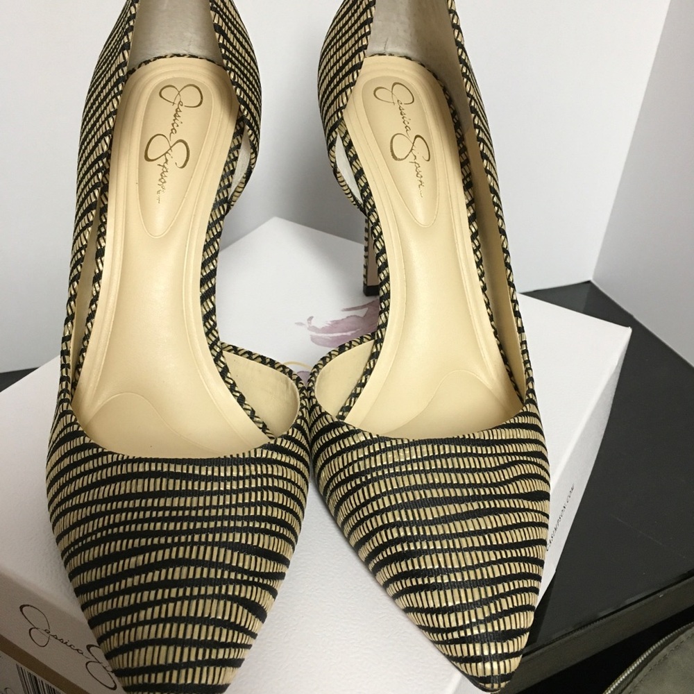 Jessica Simpson Pointed Toe Black and Gold Patterned Women's Pumps - Picture 2 of 5
